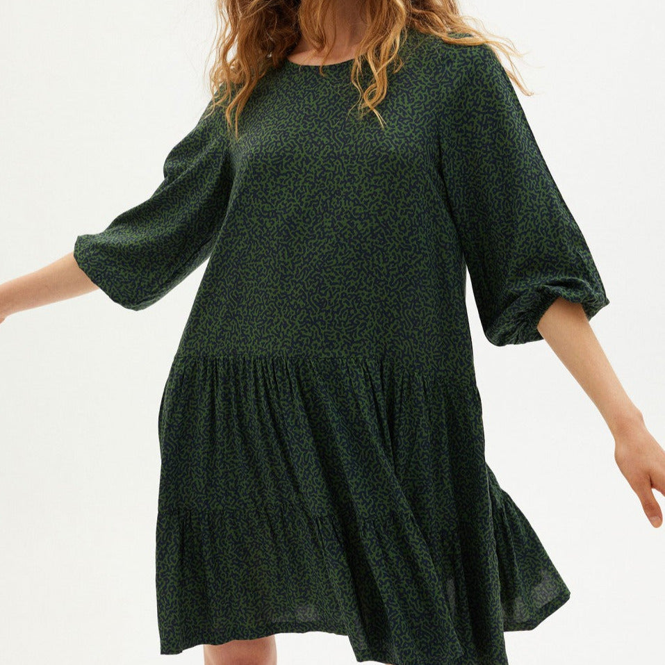 Thinking Mu Lily Dress Green Chamaleon - Lenzing Ecovero Wild & Arrow Thinking Mu Lily Dress Green Chamaleon - Lenzing Ecovero Wild & Arrow