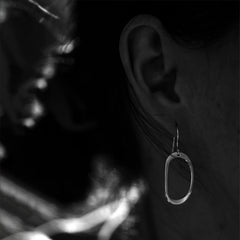 Puro No.2 - Small Dangle Earring in Silver