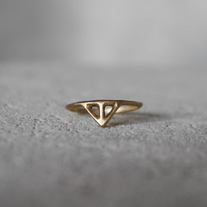 Clio – Ring with Tiny Leaf – CLIO JEWELRY